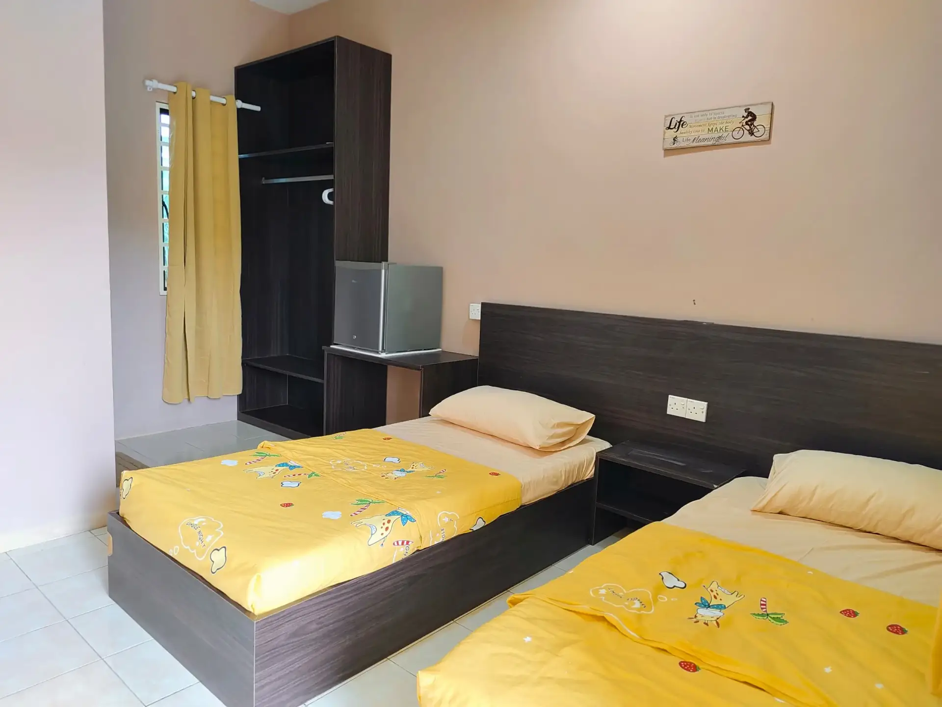 Room 1–3 (Yellow)